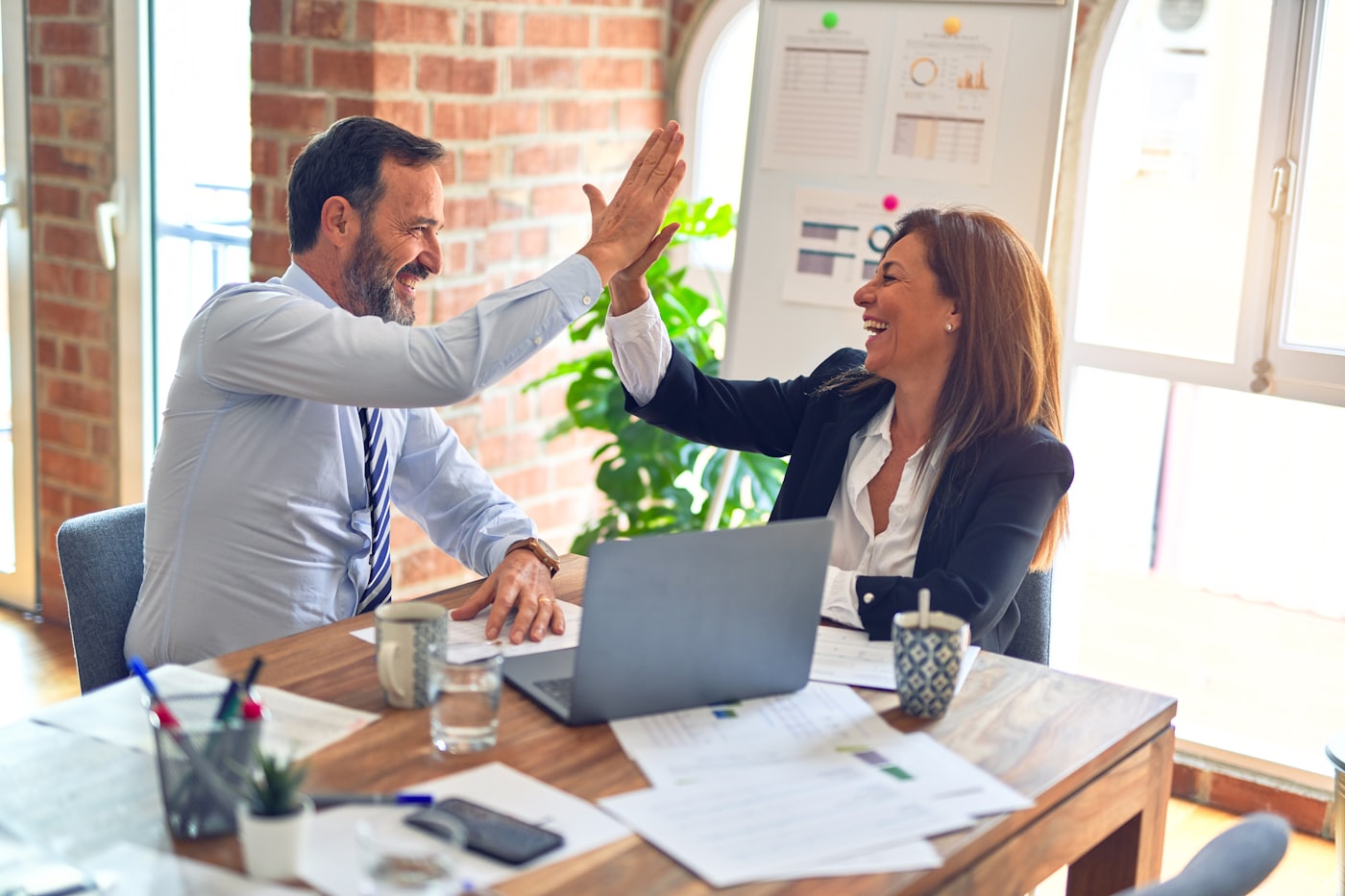 Primis consultants working with a client team